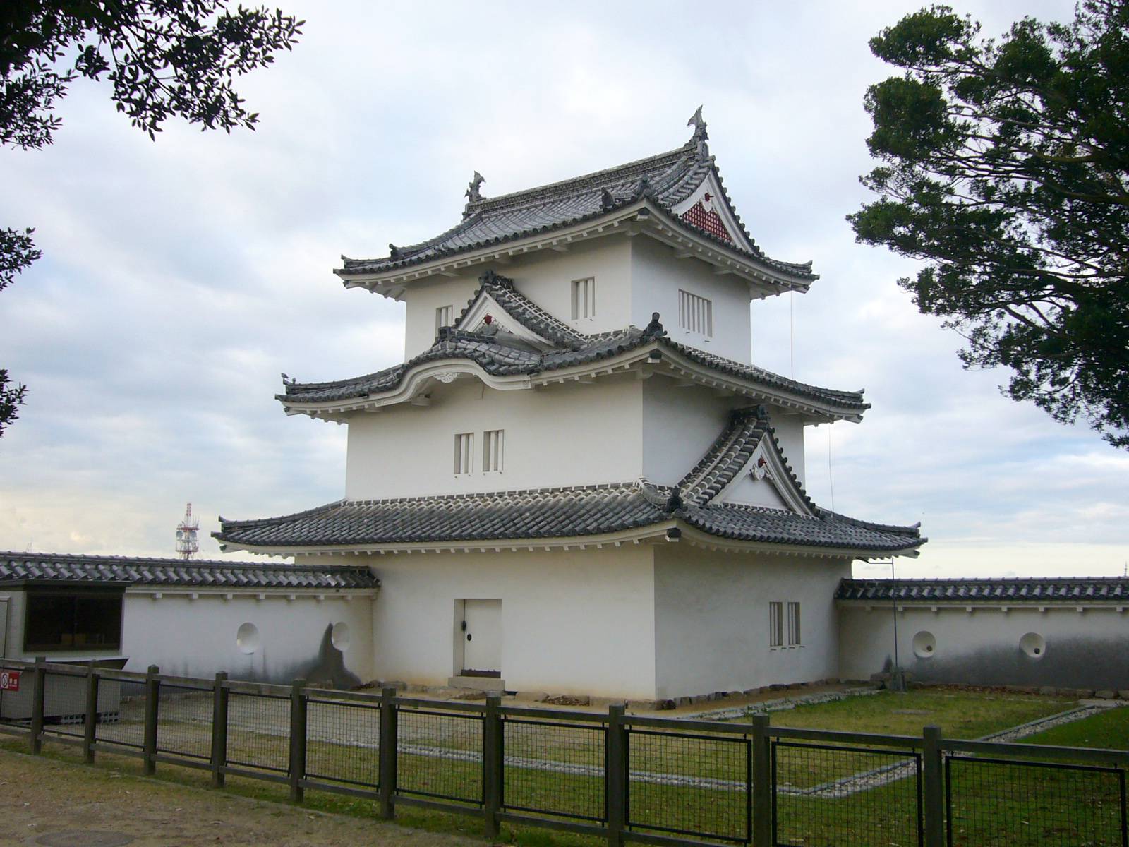 京都の伏見城から移築した坤櫓